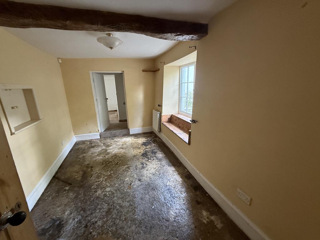 Lot: 181 - CHARACTER COTTAGE FOR UPDATING IN VILLAGE LOCATION - Second reception room